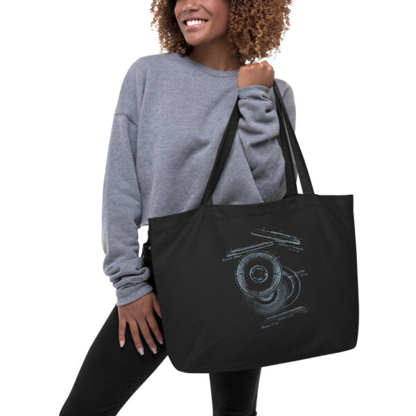 Frisbie MS|Lineart Tote Large in action Frisbie MS|Lineart Tote Large in action