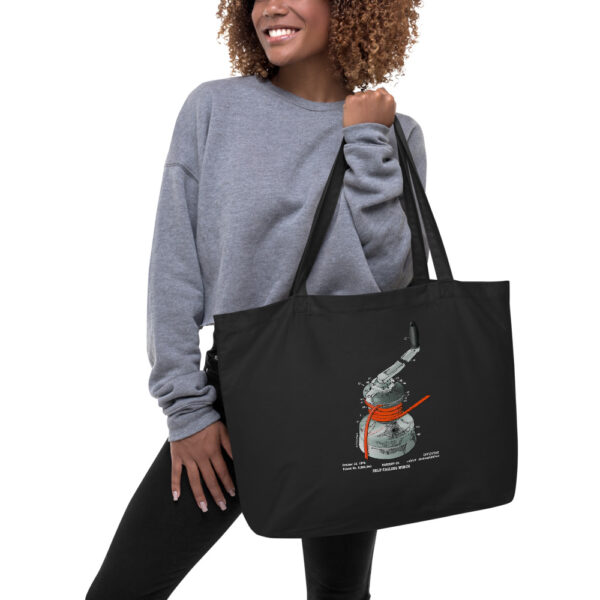Winch Patent Tote Large Black in action Winch Patent Tote Large Black in action